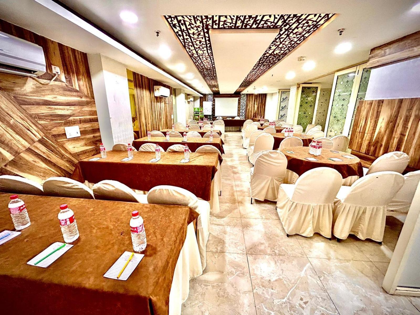 Готель The Tomar Hospitality Нью-Делі Екстер'єр фото