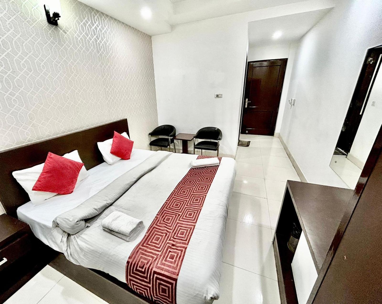 Готель The Tomar Hospitality Нью-Делі Екстер'єр фото